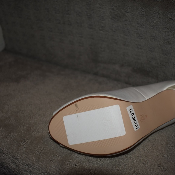 White Lacy Wedding Heels size 9 - Picture 5 of 5